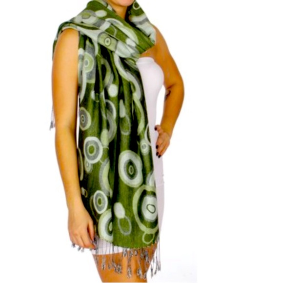 NWOT GREEN shawl with twist fringes. Reversible - Picture 4 of 4